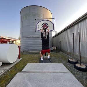 Meet your Posher, Victor